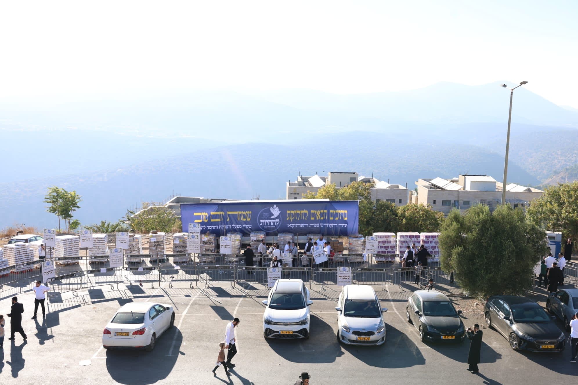 A Yom Tov distribution in Tzfat: the site and its crowds seen from above